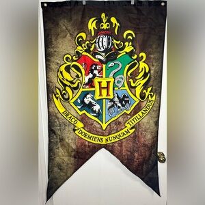 Harry Potter Extra Large Hogwarts Crest Swallowtail Banner